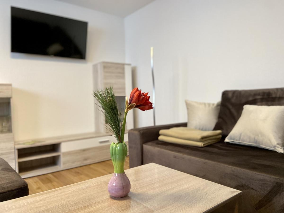 Ferienhaus Julian ทาเลอ ภายนอก รูปภาพ